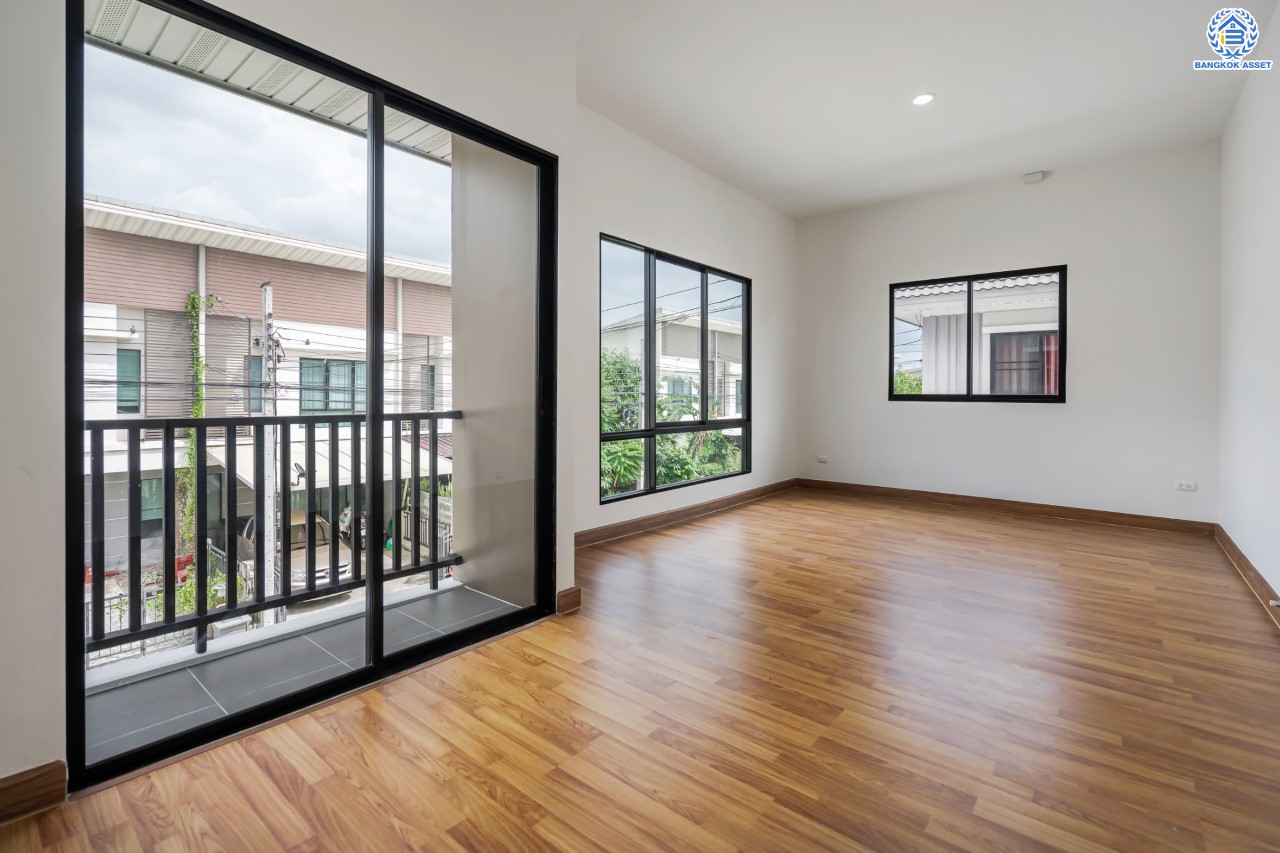 บ้านมือสองตกแต่งใหม่ แบรนด์ Property Perfect ม.โมดิวิลล่า ปิ่นเกล้า-วงแหวน หลังมุม เนื้อที่ 44 ตร.ว. ฟังก์ชัน 3 ห้องนอน 2 ห้องน้ำ 2 ที่จอดรถ เติมเต็มทุกความต้องการ ใช้ชีวิตแบบใกล้ชิดธรรมชาติ บนทำเลเดินทางสะดวก เชื่อมต่อ ถ.กาญจนาภิเษก ใกล้ทางด่วน"ศรีรัช" และเซ็นทรัลเวสต์เกต